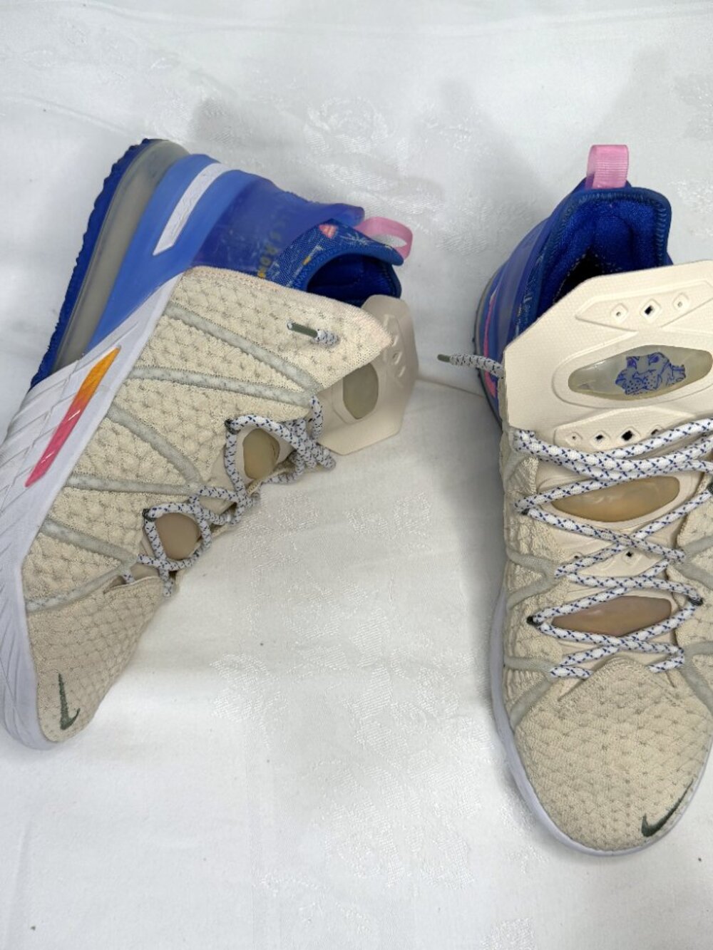 Nike LeBron 18 Los Angeles by Day Cream/White/Blue DB8148-200 Men's Size 12